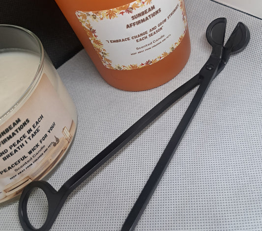 Are you trimming your wicks?🤔🕯️